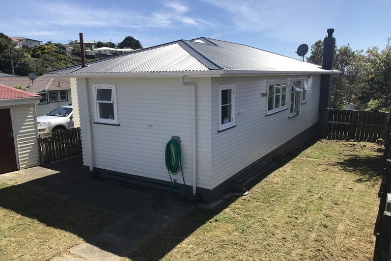 Photo of property in 88 Ruskin Road, Newlands, Wellington, 6037