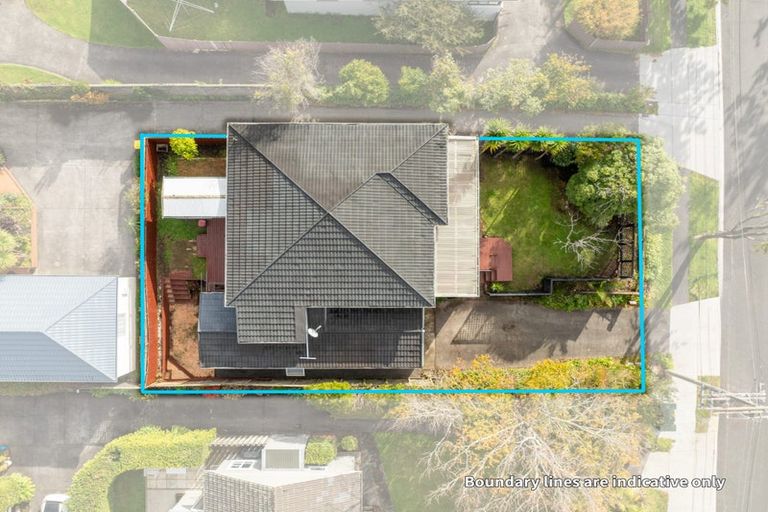 Photo of property in 8 Riverview Road, New Lynn, Auckland, 0600
