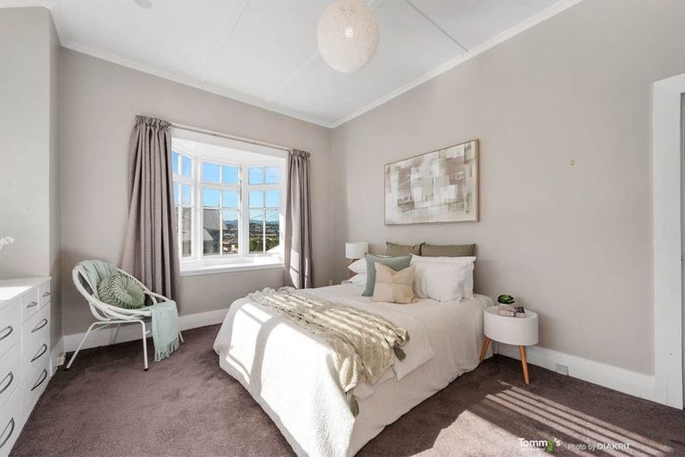 Photo of property in 24 Wha Street, Lyall Bay, Wellington, 6022