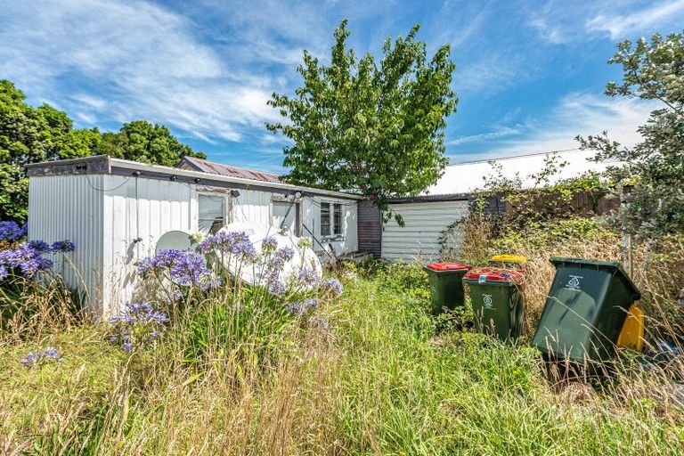 Photo of property in 24 Brassey Street, Waverley, 4510