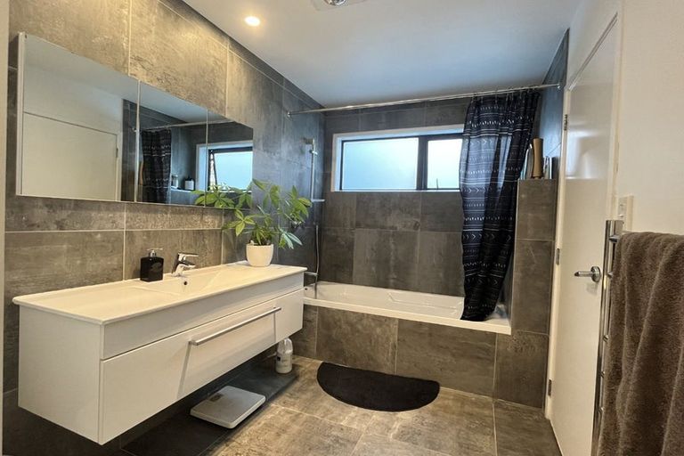 Photo of property in 2 Pohutukawa Avenue, Red Beach, 0932