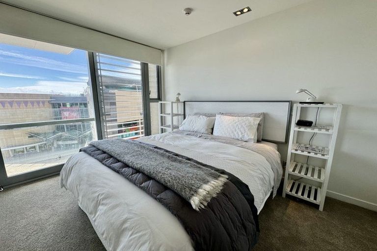 Photo of property in Portal Apartments, 8e/42 Cable Street, Te Aro, Wellington, 6011