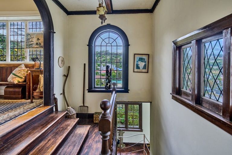 Photo of property in 17 Tio Tio Road, Miramar, Wellington, 6022