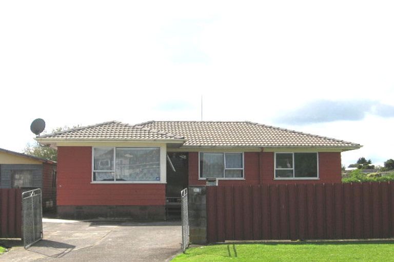 Photo of property in 33 Farwood Drive, Henderson, Auckland, 0612