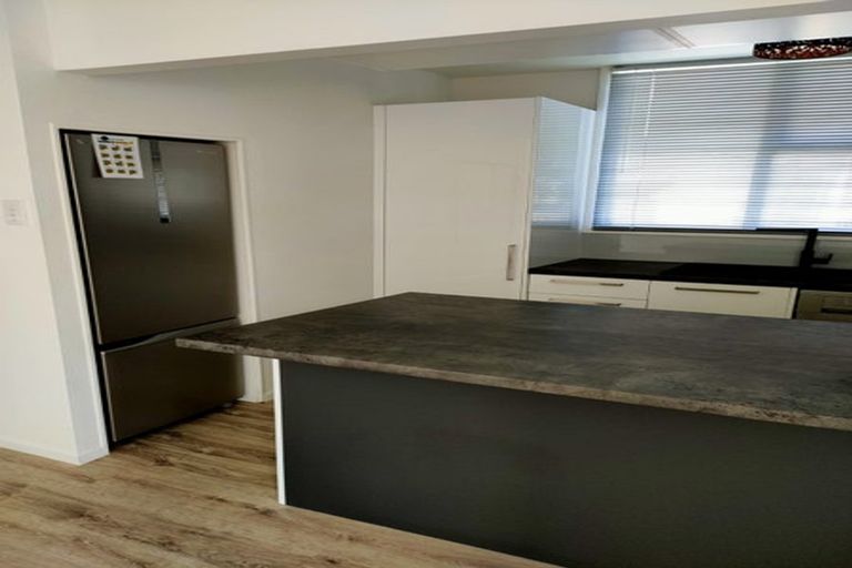 Photo of property in 19/125u Queens Drive, Lyall Bay, Wellington, 6022