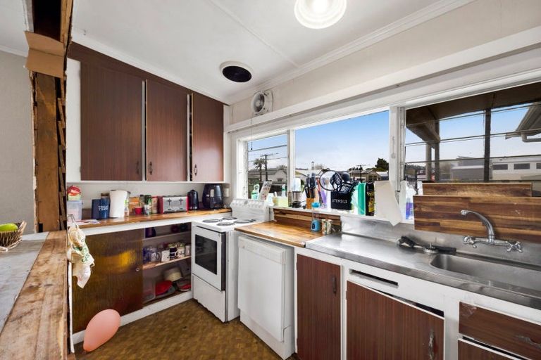 Photo of property in 24 Richmond Street, Fitzroy, New Plymouth, 4312