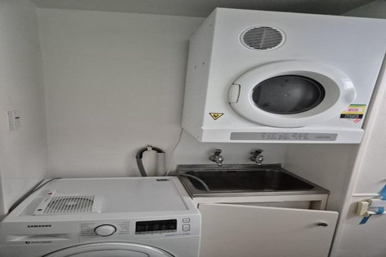 Photo of property in 22 Scarborough Terrace, Mount Victoria, Wellington, 6011