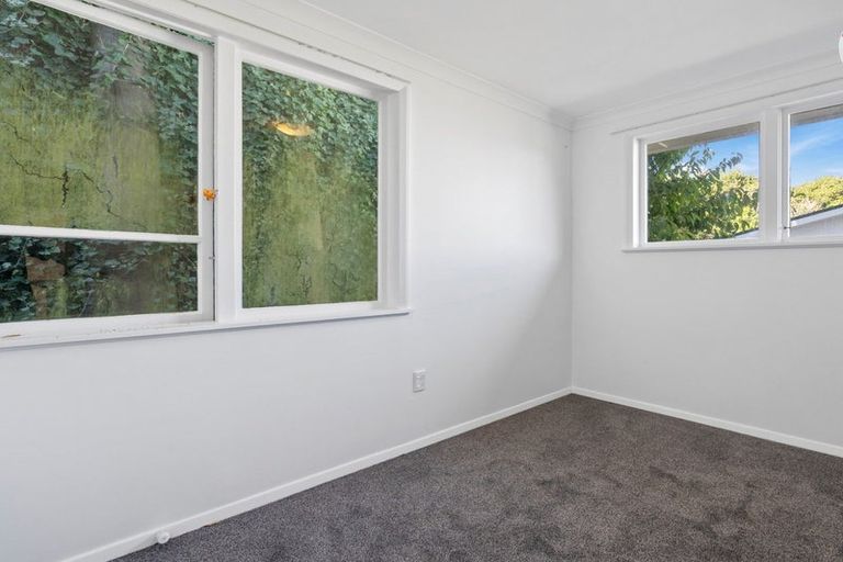 Photo of property in 43 Stewart Drive, Newlands, Wellington, 6037
