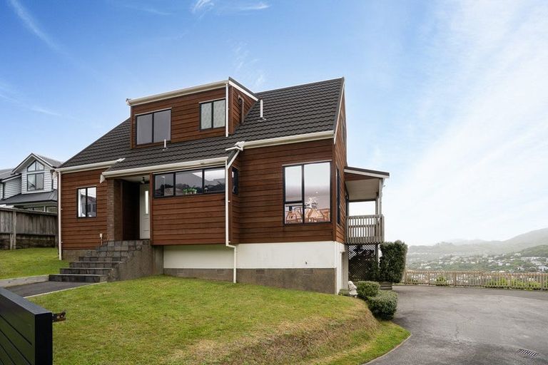 Photo of property in 9 Kapil Grove, Khandallah, Wellington, 6035