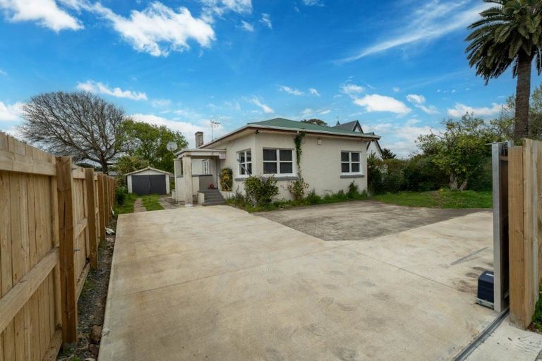 Photo of property in 332 Massey Road, Mangere East, Auckland, 2024