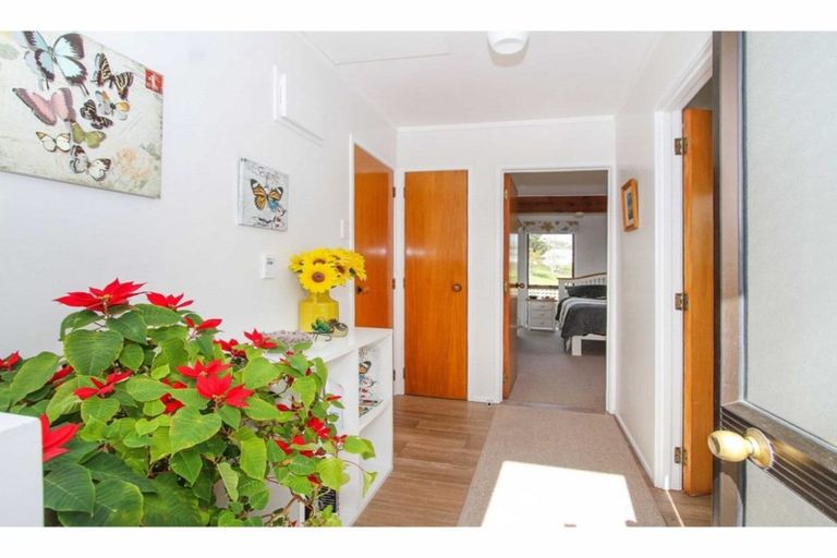 Photo of property in 2/28 Fairdale Place, Birkdale, Auckland, 0626