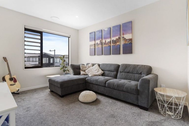 Photo of property in 10 Hato Road, Hobsonville, Auckland, 0616