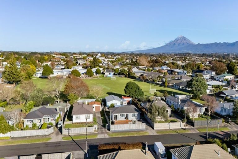 Photo of property in 12 Karaka Street, Merrilands, New Plymouth, 4312