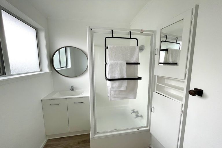 Photo of property in 1 Marlene Avenue, Te Atatu South, Auckland, 0610