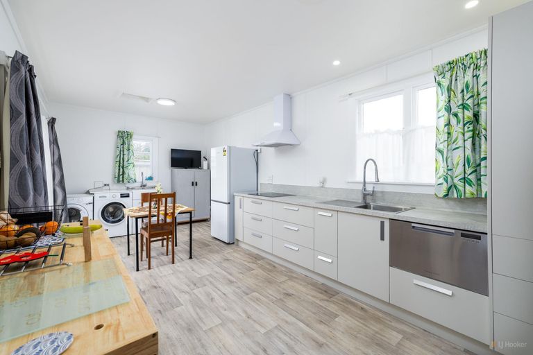 Photo of property in 15 Edward Street, Waimate, 7924
