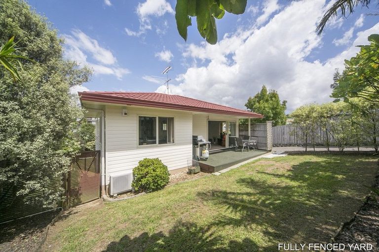 Photo of property in 22 Killygordon Place, Massey, Auckland, 0614
