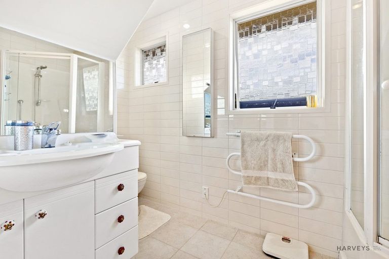 Photo of property in 23 Lemnos Place, Titirangi, Auckland, 0604