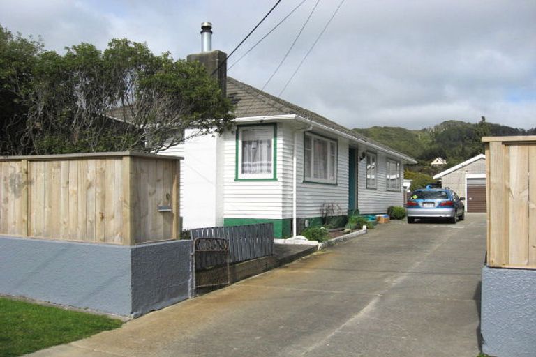 Photo of property in 10 Hinau Grove, Wainuiomata, Lower Hutt, 5014