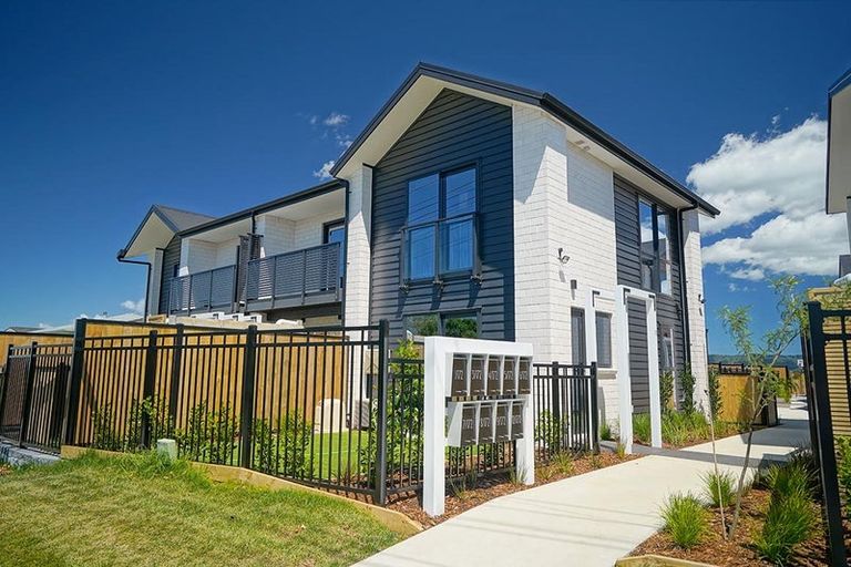 Photo of property in 10/172 Don Buck Road, Massey, Auckland, 0614