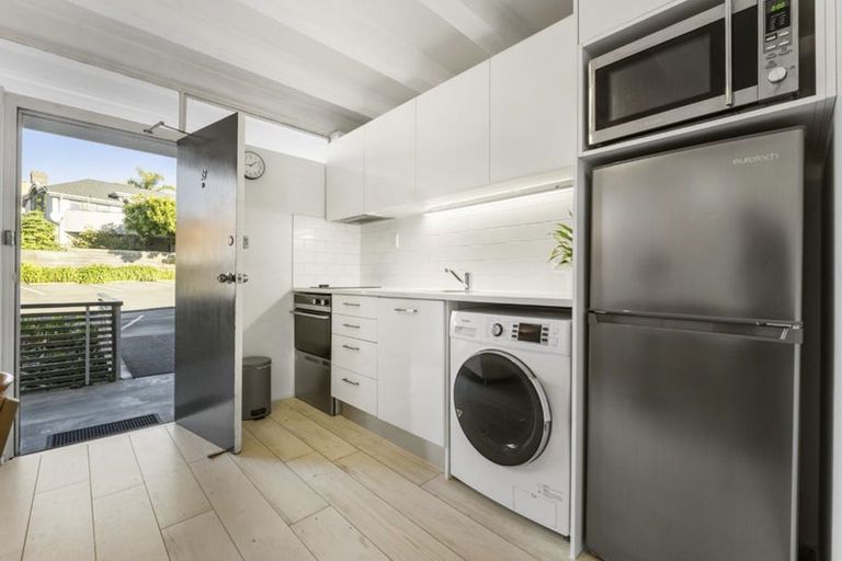 Photo of property in 3/73 Princes Street, Northcote Point, Auckland, 0627