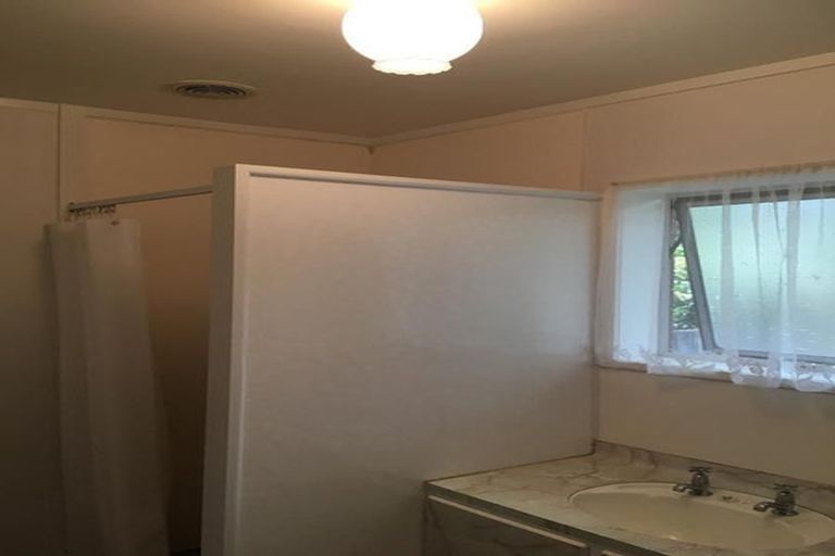 Photo of property in 1/81 Hutchinson Avenue, New Lynn, Auckland, 0600