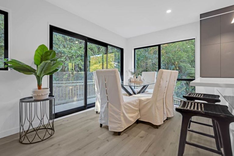 Photo of property in 8b South Lynn Road, Titirangi, Auckland, 0604