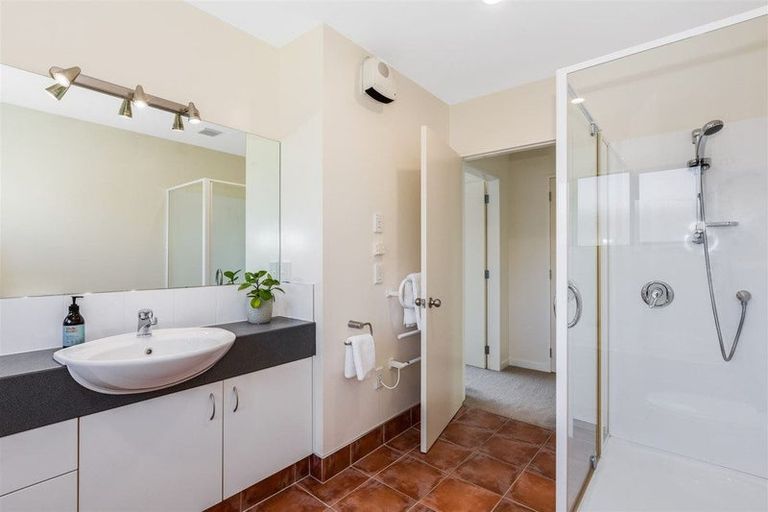 Photo of property in 28 Navigation Drive, Whitby, Porirua, 5024