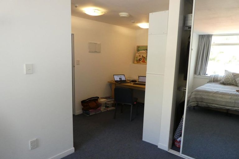 Photo of property in Jerningham Apartments, 20 Oriental Terrace, Oriental Bay, Wellington, 6011