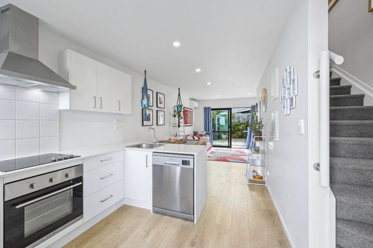 Photo of property in 3/6 South Pacific Place, Henderson, Auckland, 0612