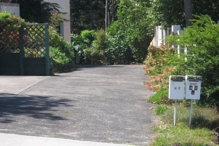 Photo of property in 1/42 Easton Park Parade, Glenfield, Auckland, 0629