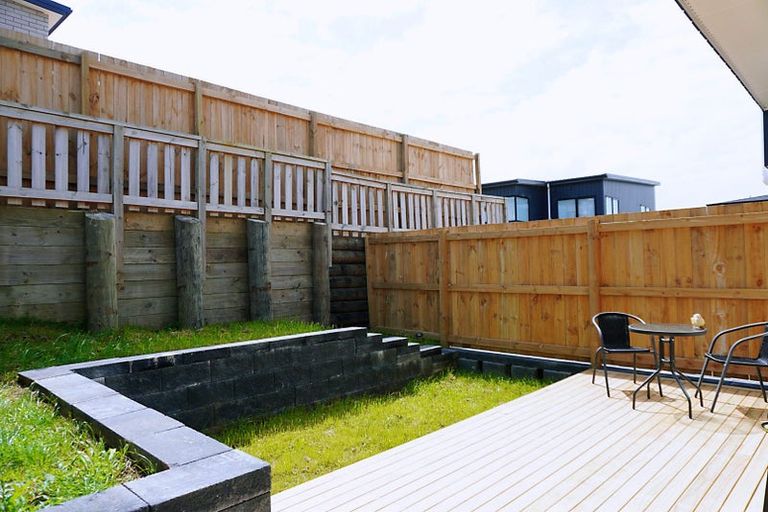 Photo of property in 4 Lawson Creek Street, Massey, Auckland, 0614