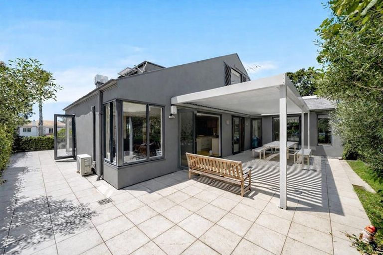 Photo of property in 11 Audrey Road, Takapuna, Auckland, 0620