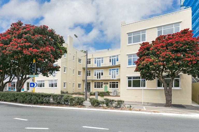 Photo of property in Fountain Court, 48u5 Oriental Parade, Oriental Bay, Wellington, 6011