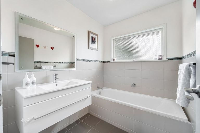Photo of property in 844 Whangaparaoa Road, Manly, Whangaparaoa, 0930