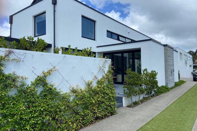 Photo of property in 13 Sharon Road, Waiake, Auckland, 0630