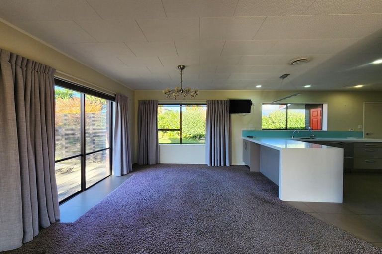 Photo of property in 118b Wairau Road, Oakura, 4314