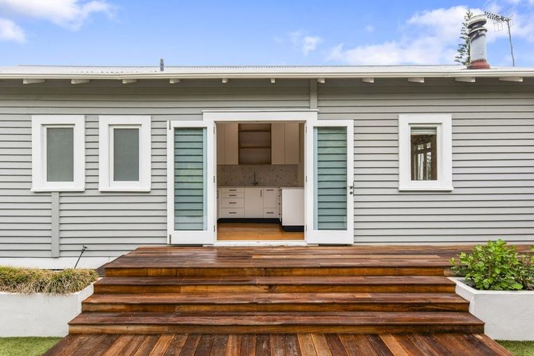 Photo of property in 50 Hollis Road, Paraparaumu Beach, Paraparaumu, 5032