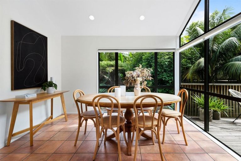 Photo of property in 2/25 Howard Road, Northcote, Auckland, 0627