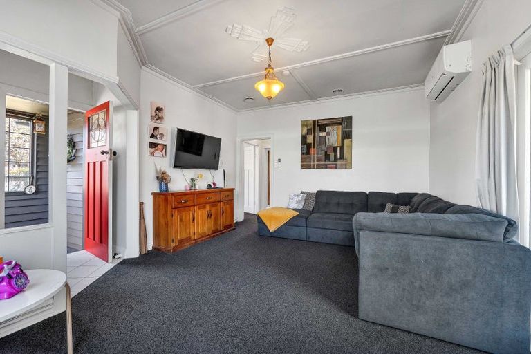 Photo of property in 263 Huatoki Street, Upper Vogeltown, New Plymouth, 4310