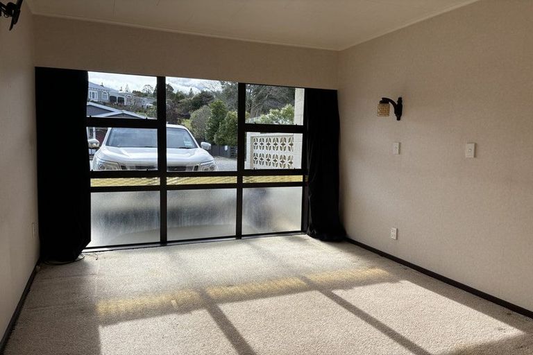 Photo of property in 1 Waverley Street, Waipawa, 4210