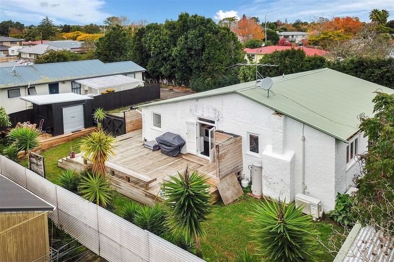 Photo of property in 5 Don Buck Road, Henderson, Auckland, 0614