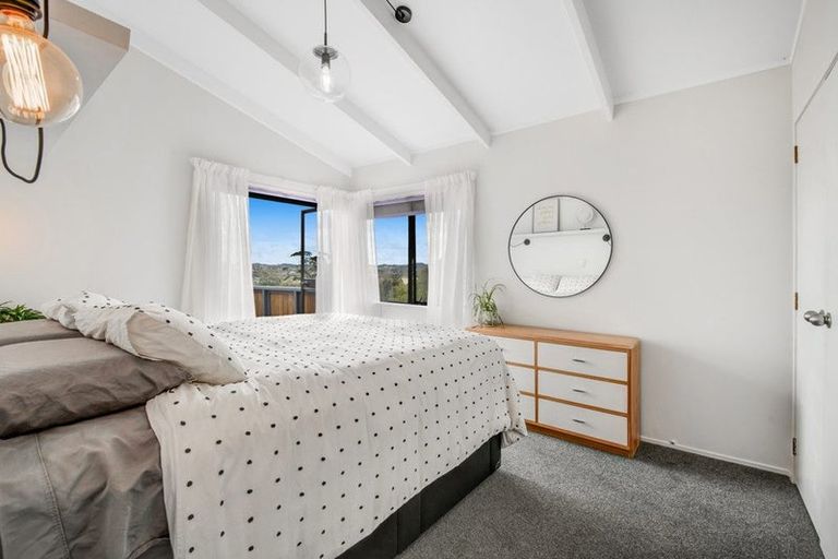 Photo of property in 22 Moffat Road, Red Beach, 0932