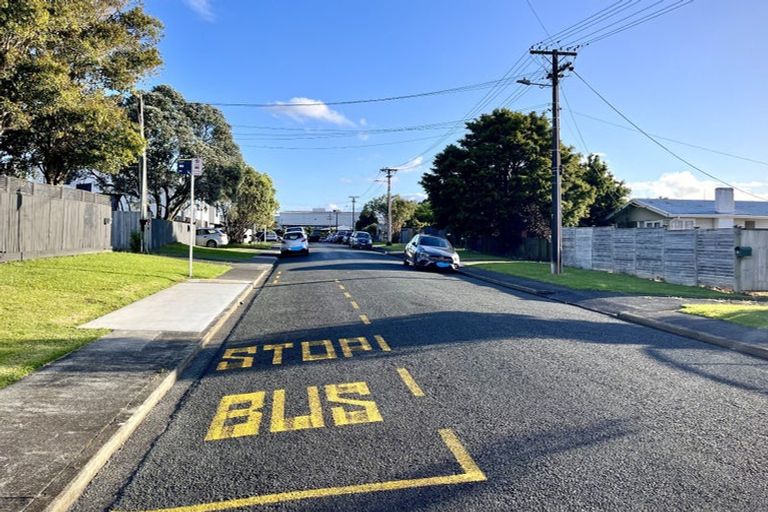 Photo of property in 4/17 Rewarewa Road, Te Atatu Peninsula, Auckland, 0610