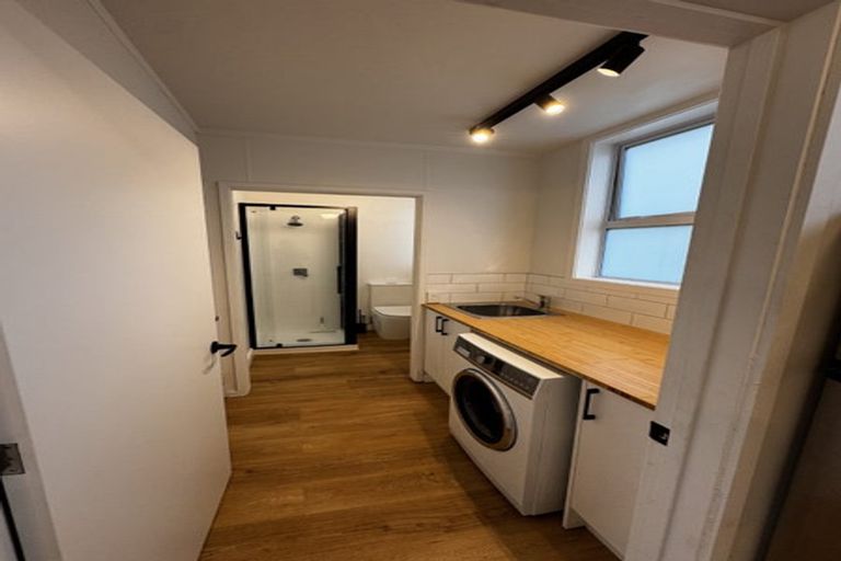 Photo of property in 7/127 Queens Drive, Lyall Bay, Wellington, 6022