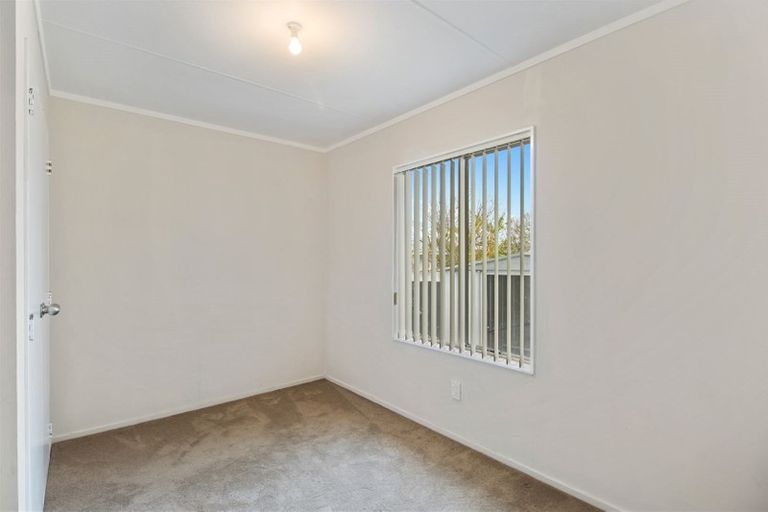 Photo of property in 17 Hindmarsh Street, Henderson, Auckland, 0612