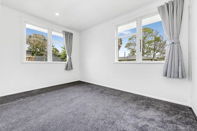 Photo of property in 56 Kemble Close, Mangere, Auckland, 2022