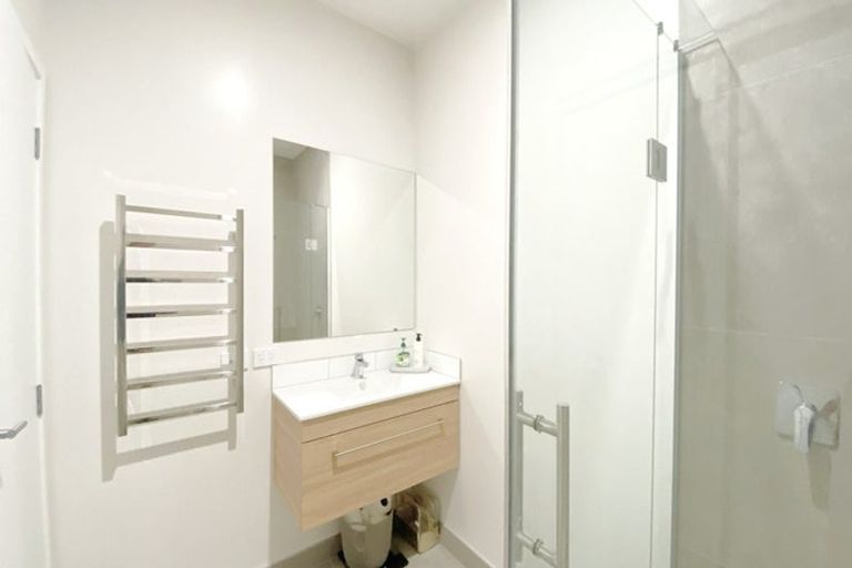 Photo of property in 13 Whakarato Way, Takanini, 2112