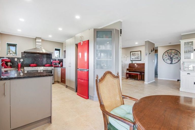 Photo of property in 4 Ferngully Road, Helensville, Kaukapakapa, 0871