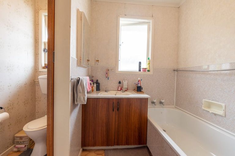 Photo of property in 72 Lethbridge Street, Feilding, 4702