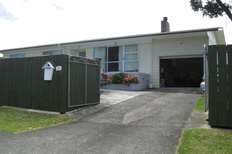 Photo of property in 34 Staverton Crescent, Mangere, Auckland, 2022